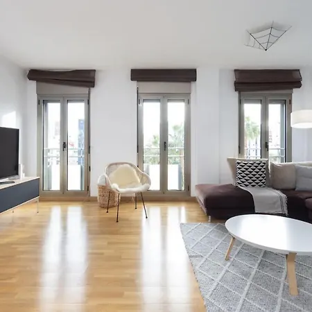 Hauzify I Ramon Y Cajal Apartment